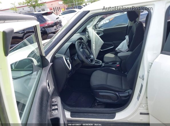 KNDJ23AU7P7847276 2023 KIA SOUL White Вид салону спереду
