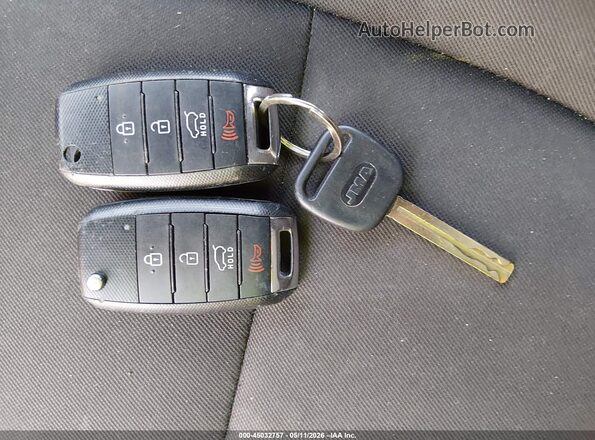 KNDJN2A20G7275113 2016 KIA SOUL Gray 