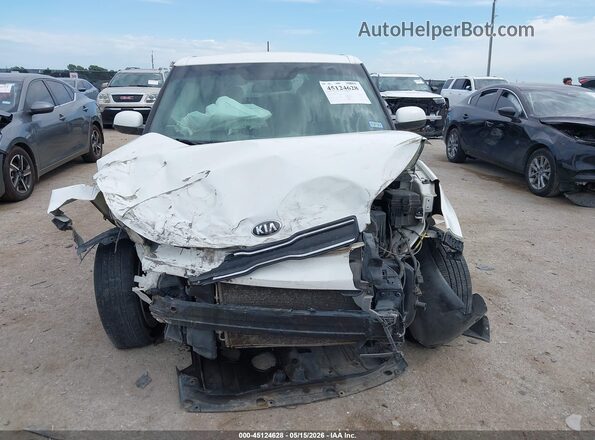 KNDJN2A22H7436482 2017 KIA SOUL White Вид задньої частини салону