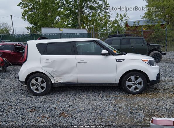 KNDJN2A28H7413448 2017 KIA SOUL White Widok wnętrza z tyłu