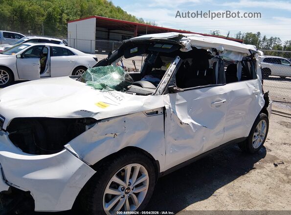 KNDJP3A51H7468124 2017 KIA SOUL White Դիմացի տեսք