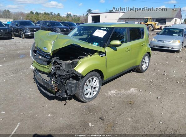 KNDJP3A58H7887975 2017 KIA SOUL Green Przód lewy