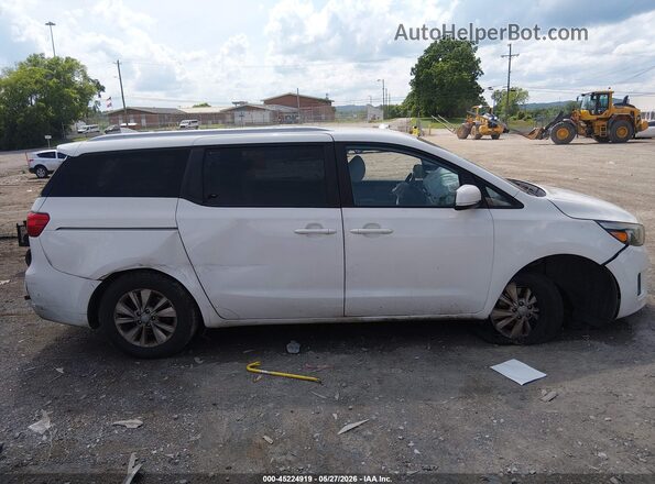 KNDMB5C11G6195207 2016 KIA SEDONA White Rear interior view