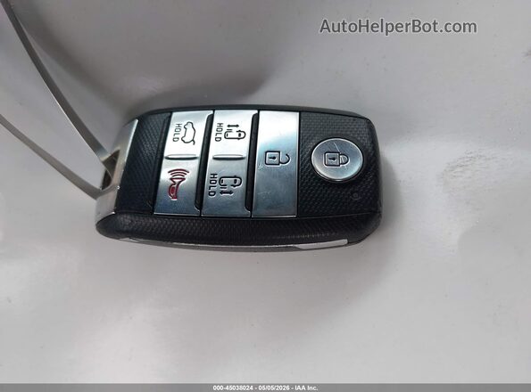 KNDMB5C12H6255206 2017 KIA SEDONA White Вид панелі приладів