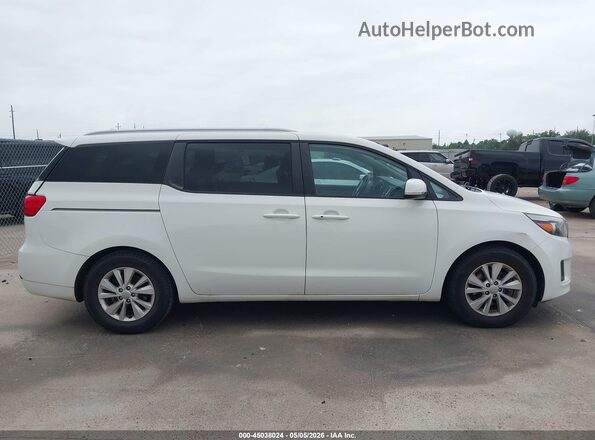KNDMB5C12H6255206 2017 KIA SEDONA White Вид задньої частини салону