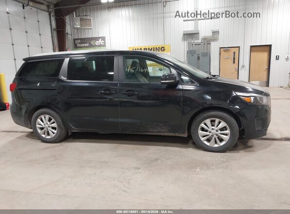 KNDMB5C13H6337896 2017 KIA SEDONA Black Widok wnętrza z tyłu
