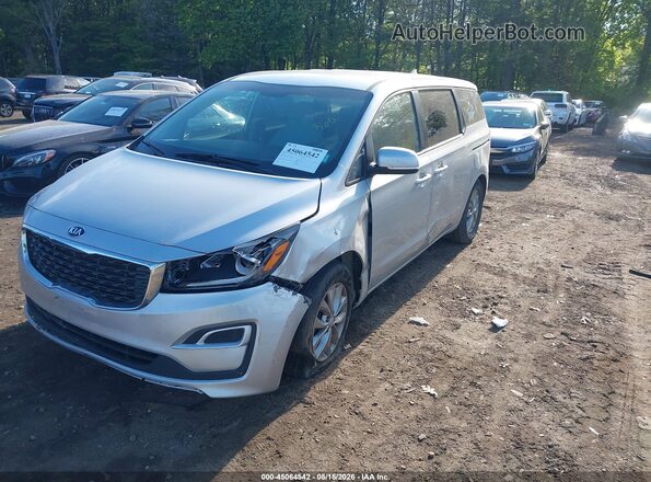 KNDMB5C13L6600641 2020 KIA SEDONA Silver Vista tres cuartos delantera izquierda