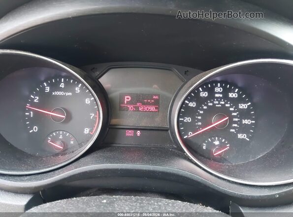 KNDMB5C14G6120310 2016 KIA SEDONA Cream უკანა სავარძლების ხედი