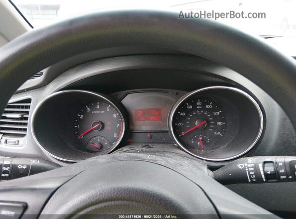 KNDMB5C15G6085633 2016 KIA SEDONA Burgundy Vista de los asientos traseros