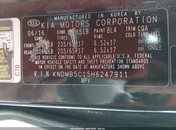 KNDMB5C15H6247911 2017 KIA SEDONA Dark Blue Vista del compartimento del motor