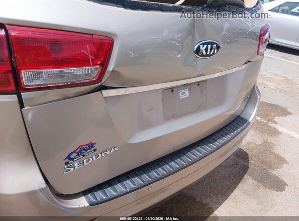 KNDMB5C16G6111026 2016 KIA SEDONA Gold Widok zestawu wskaźników