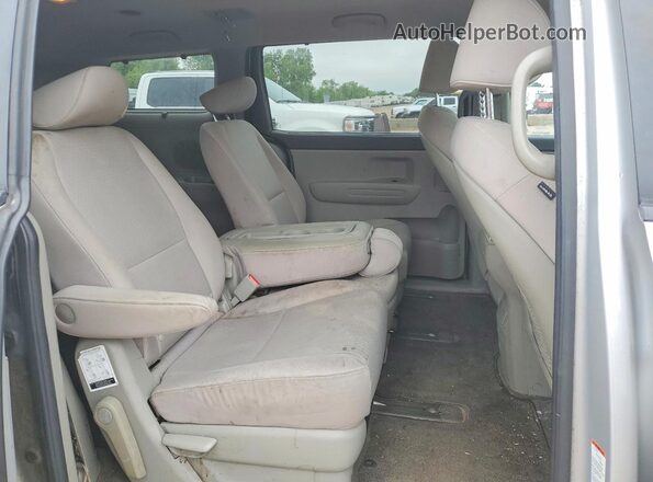 KNDMB5C16G6163238 2016 KIA SEDONA Серебряный Вид задней части салона