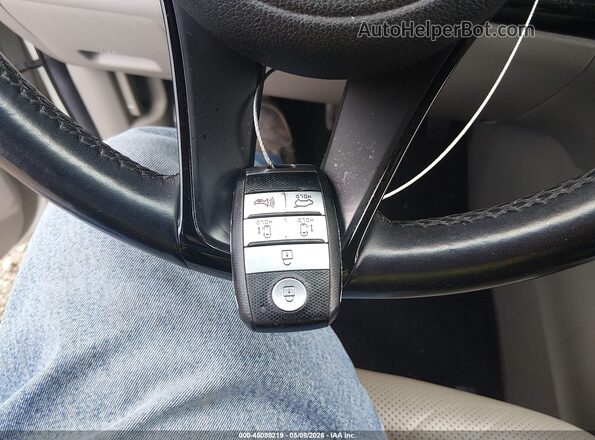 KNDMB5C16H6327038 2017 KIA SEDONA White Widok deski rozdzielczej