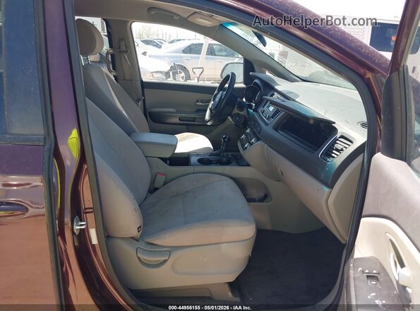 KNDMB5C17H6221679 2017 KIA SEDONA Burgundy Widok wnętrza z przodu