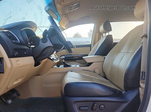 KNDMB5C17H6292526 2017 KIA SEDONA Белый Вид салона спереди