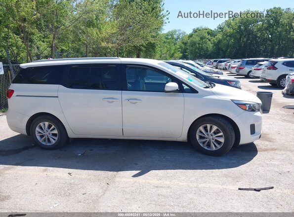 KNDMB5C17H6340493 2017 KIA SEDONA White უკანა სალონის ხედი