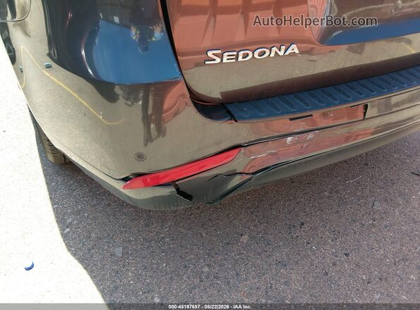 KNDMB5C19H6284380 2017 KIA SEDONA Серебряный Вид спереди