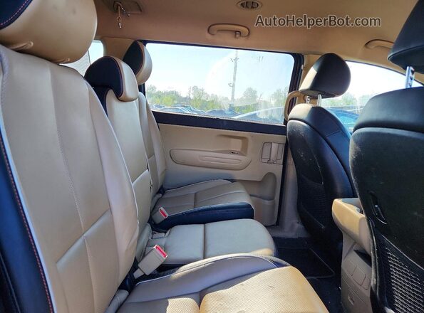 KNDMB5C19H6319659 2017 KIA SEDONA Burgundy უკანა სალონის ხედი