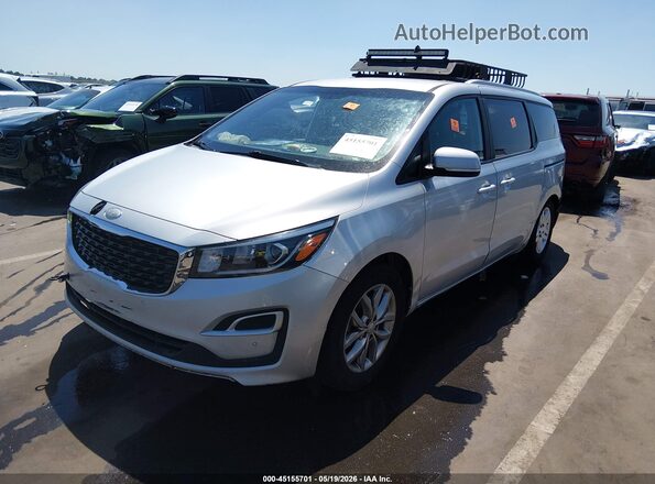 KNDMB5C19L6576054 2020 KIA SEDONA Silver Vista tres cuartos delantera izquierda