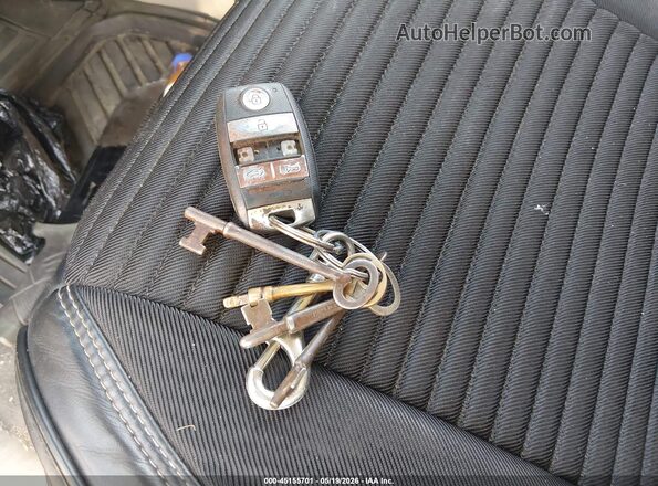 KNDMB5C19L6576054 2020 KIA SEDONA Silver Vista del salpicadero