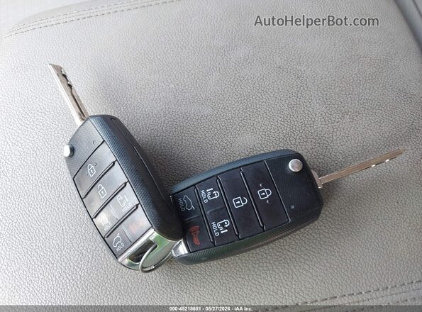 KNDMB5C1XG6083294 2016 KIA SEDONA Blue Dashboard view