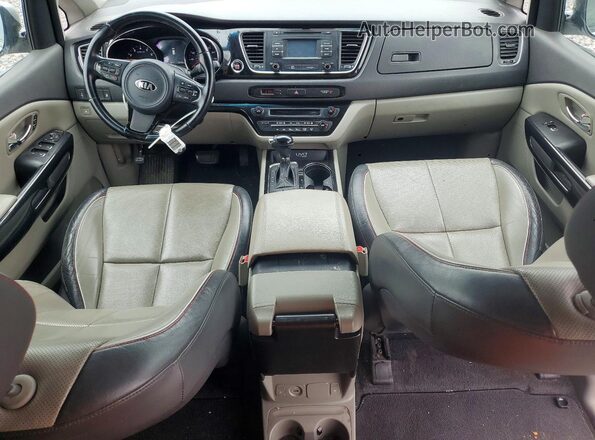 KNDMC5C1XG6136962 2016 KIA SEDONA Silver Dashboard view