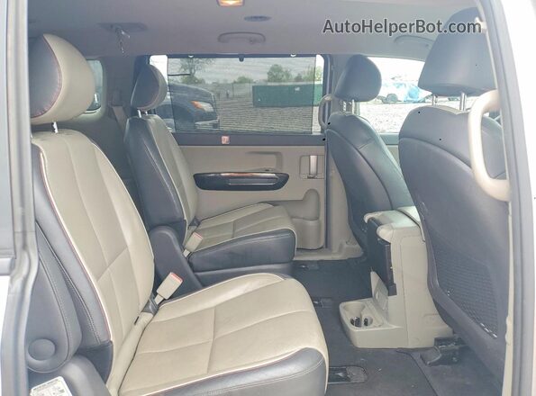 KNDMC5C1XG6136962 2016 KIA SEDONA Silver Rear interior view