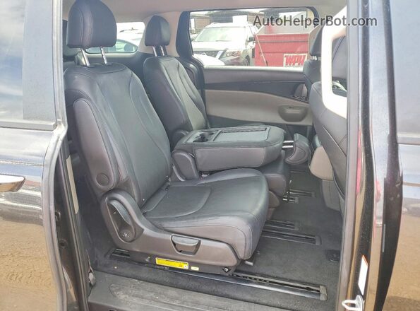 KNDNB5K3XT6570853 2026 KIA CARNIVAL Charcoal Widok wnętrza z tyłu