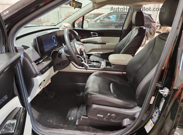 KNDNE5H32R6421585 2024 KIA CARNIVAL Black Front interior view