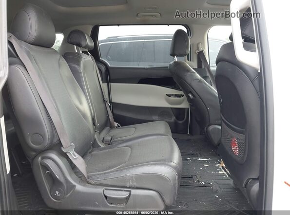 KNDNE5H36P6210239 2023 KIA CARNIVAL MPV White Vista de la etiqueta del VIN