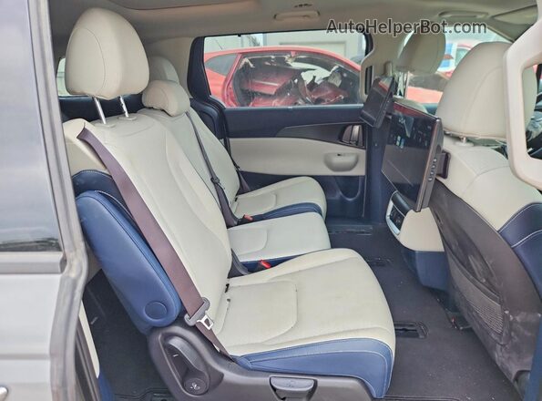 KNDNE5K34S6473167 2025 KIA CARNIVAL Silver Vista interior trasera