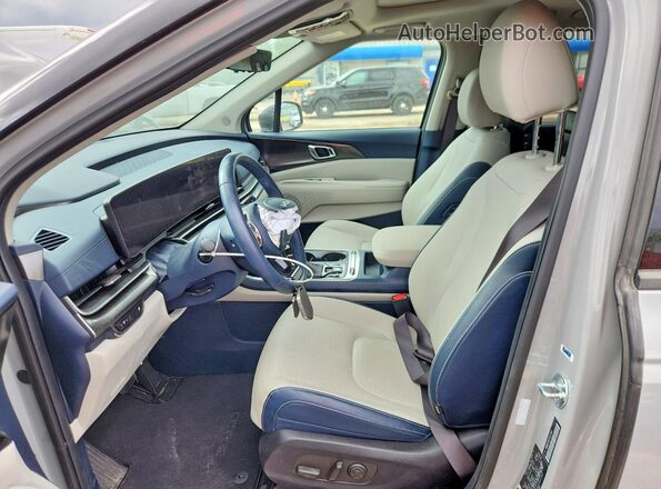 KNDNE5K34S6473167 2025 KIA CARNIVAL Silver Vista interior delantera