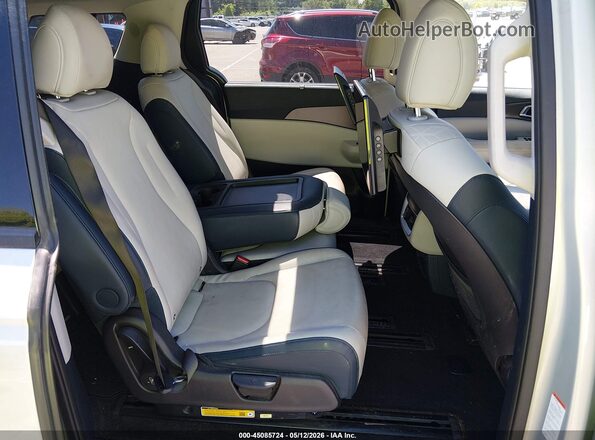 KNDNE5K3XS6465607 2025 KIA CARNIVAL MPV Silver Vista de la etiqueta del VIN
