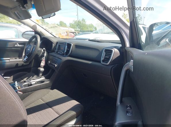 KNDPM3AC3J7485871 2018 KIA SPORTAGE Silver Front interior view