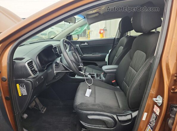 KNDPM3AC4K7593949 2019 KIA SPORTAGE Gold Вид салону спереду