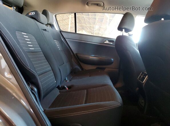 KNDPMCAC0J7393116 2018 KIA SPORTAGE Gray Vista de los asientos traseros