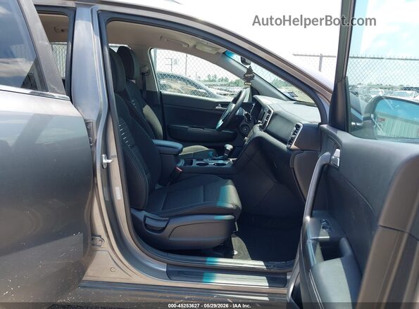 KNDPMCAC3H7171356 2017 KIA SPORTAGE Gray Front interior view
