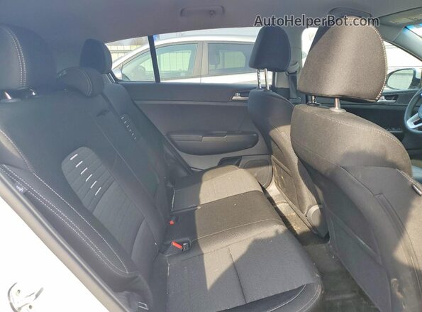 KNDPMCAC5M7891588 2021 KIA SPORTAGE White Vista interior trasera