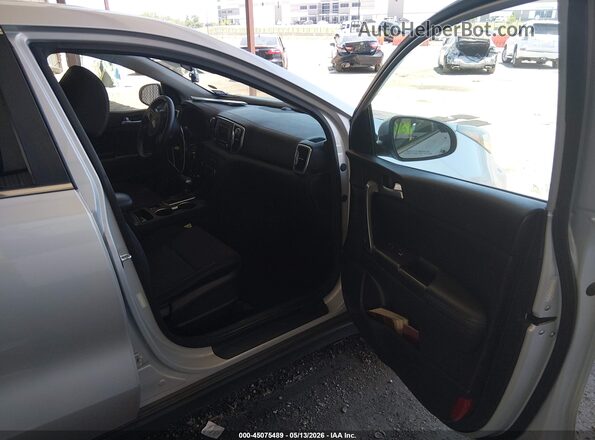 KNDPMCAC6J7450712 2018 KIA SPORTAGE Silver Front interior view