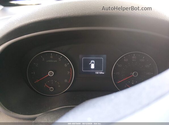 KNDPMCAC6J7450712 2018 KIA SPORTAGE Silver Rear seats view