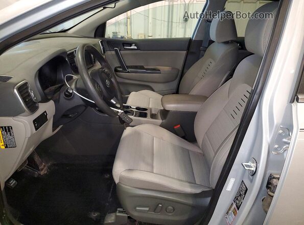 KNDPMCAC6K7613408 2019 KIA SPORTAGE Silver Front interior view