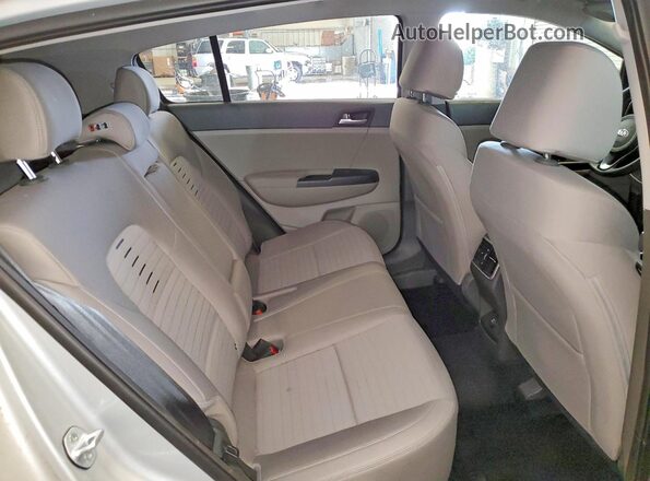 KNDPMCAC6K7613408 2019 KIA SPORTAGE Silver Rear interior view