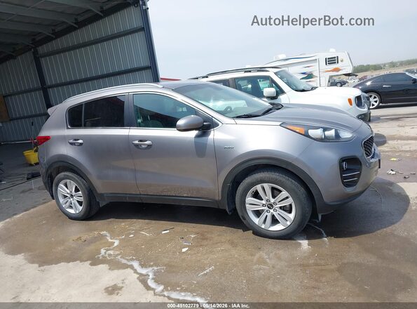 KNDPMCAC7H7267197 2017 KIA SPORTAGE Gray Rear interior view