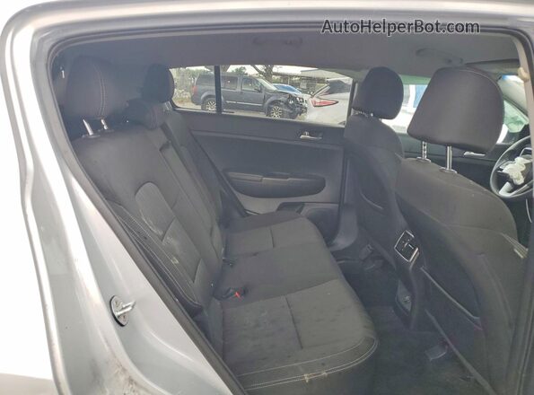 KNDPMCAC9L7804600 2020 KIA SPORTAGE Silver Вид задньої частини салону