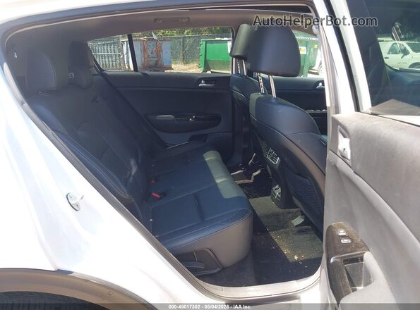 KNDPNCACXJ7352991 2018 KIA SPORTAGE White VIN կոդի պիտակի տեսք