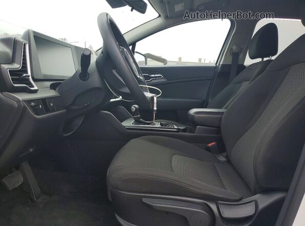 KNDPU3AF2P7079244 2023 KIA SPORTAGE Белый Вид салона спереди