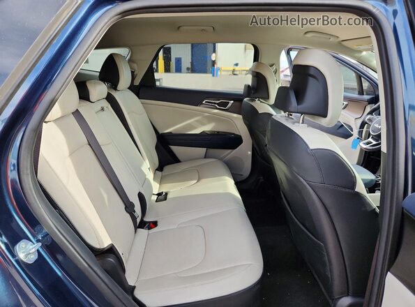 KNDPVCAG1P7090578 2023 KIA SPORTAGE Blue Rear interior view