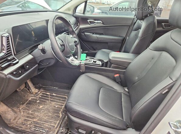 KNDPVCDFXR7260006 2024 KIA SPORTAGE White Vista interior delantera