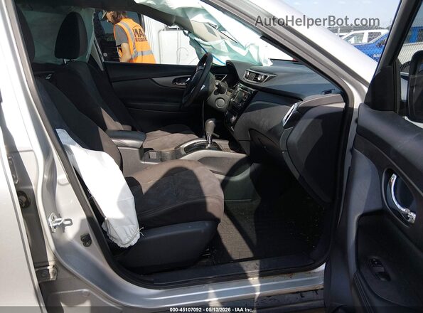 KNMAT2MT0GP733064 2016 NISSAN ROGUE Silver Widok wnętrza z przodu