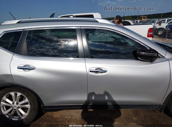 KNMAT2MT0GP733064 2016 NISSAN ROGUE Silver Widok wnętrza z tyłu